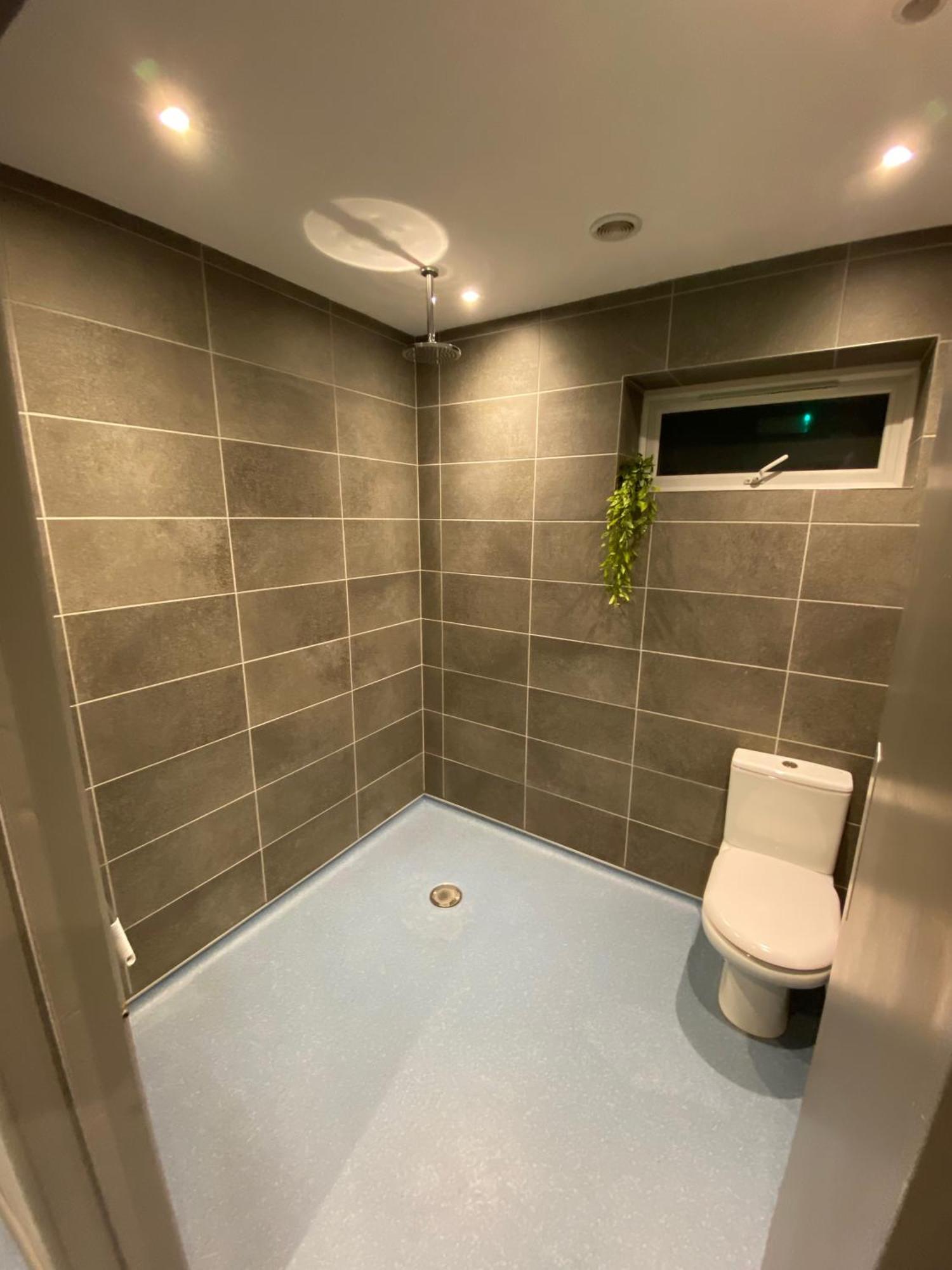Unique Sheperds Hut Private Hot Tub, Ensuite & Kitchenette Clodock Exterior foto