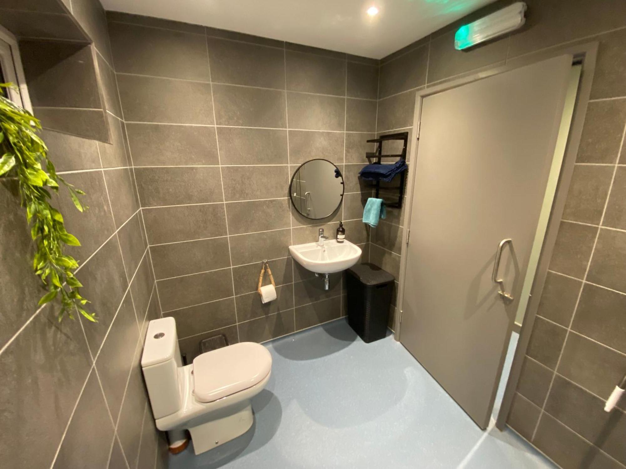 Unique Sheperds Hut Private Hot Tub, Ensuite & Kitchenette Clodock Exterior foto